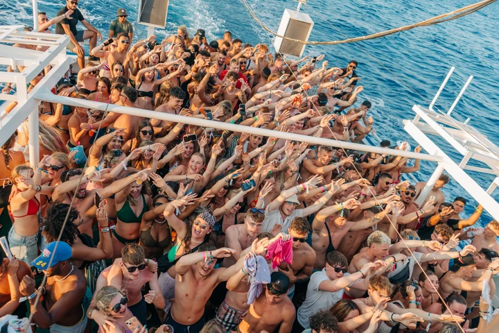 Sun’s out, tunes up! Packed deck on the Malia Booze Cruise with non-stop dancing, drinks, and sea views all round.